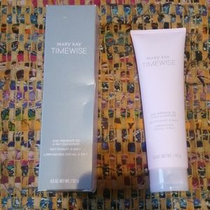 Mary Kay 4 in 1 Facial cleanser